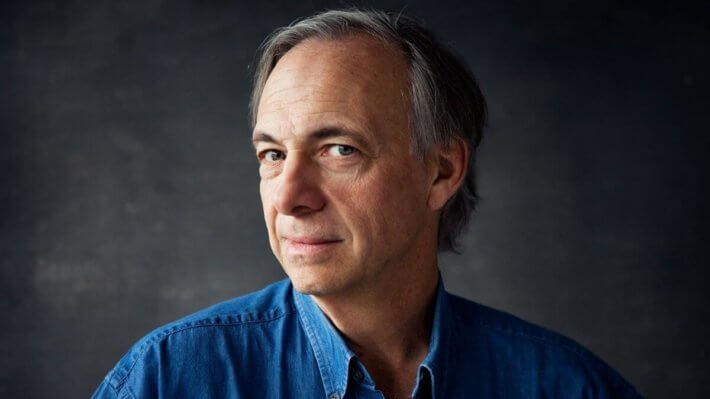 Bridgewater Associates тоже хочет сбить цену на биткоин. Фото.