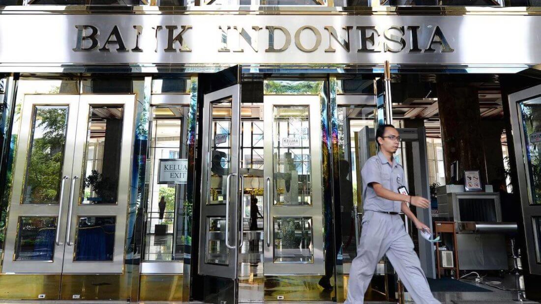 Банк Индонезии запретил биткоин как средство оплаты и закрыл две крупнейшие платформы. Фото.