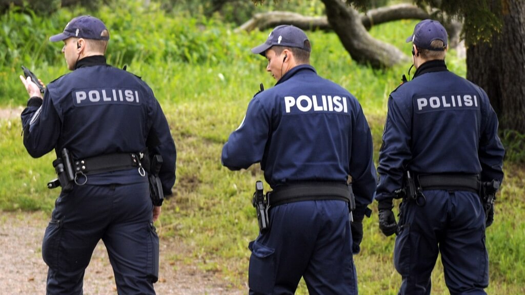 Что не так, командир: полиция Финляндии взялась за OneCoin. Фото.