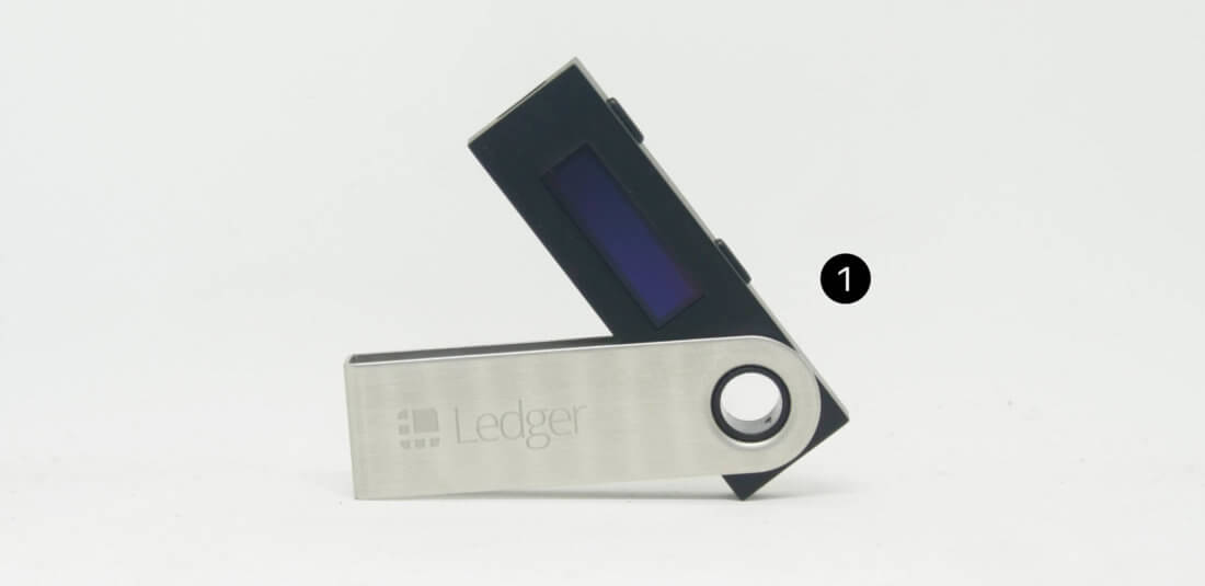 Обзор кошелька для хранения криптовалют Ledger Nano S. Фото.
