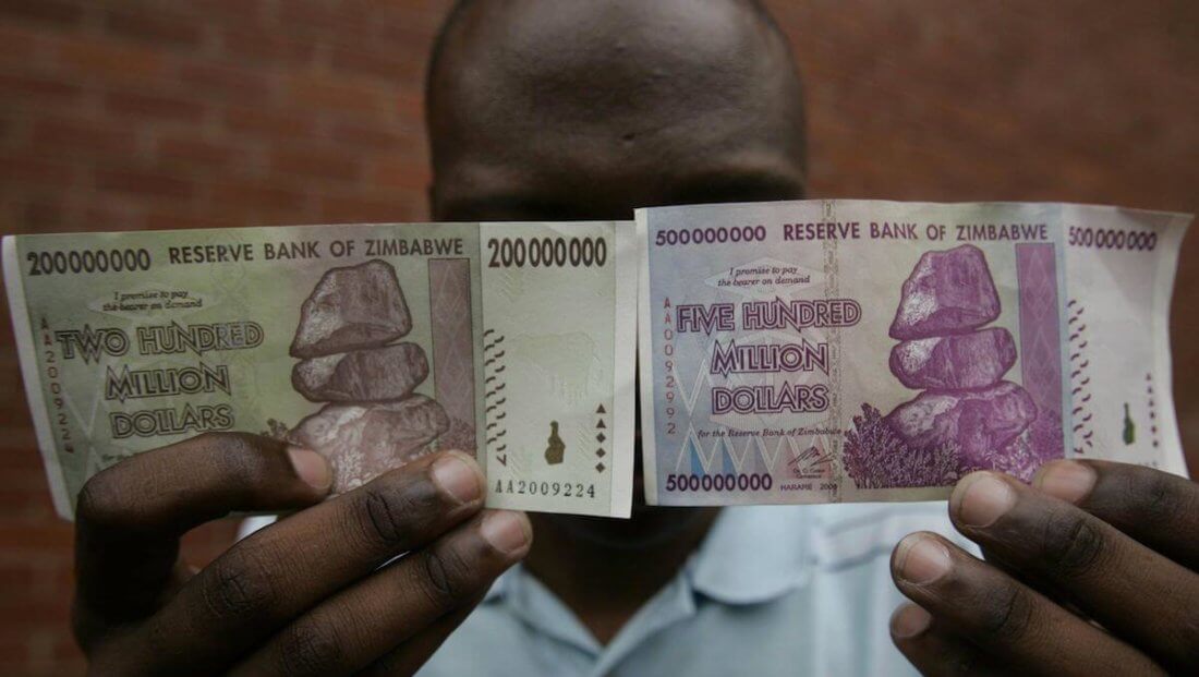 Биткоин — 12400 долларов, но пока только в Зимбабве. Фото.