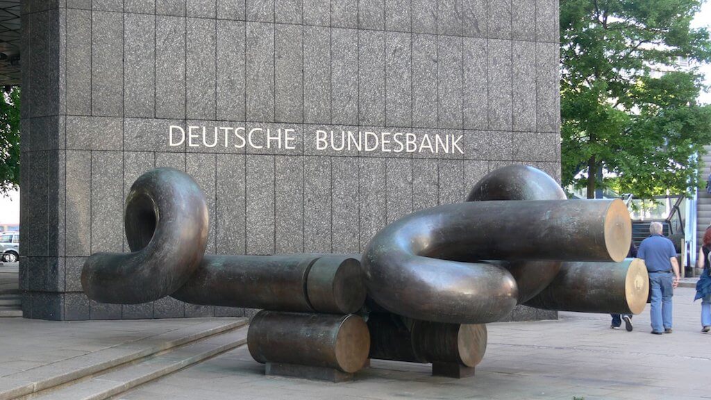 Бундесбанк не собирается легализовать криптовалюты в еврозоне. Фото.