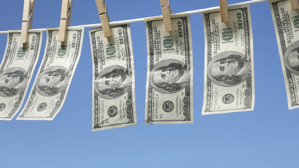 Отмывание денег занимает меньше одного процента всех Биткоин-транзакций. Фото.