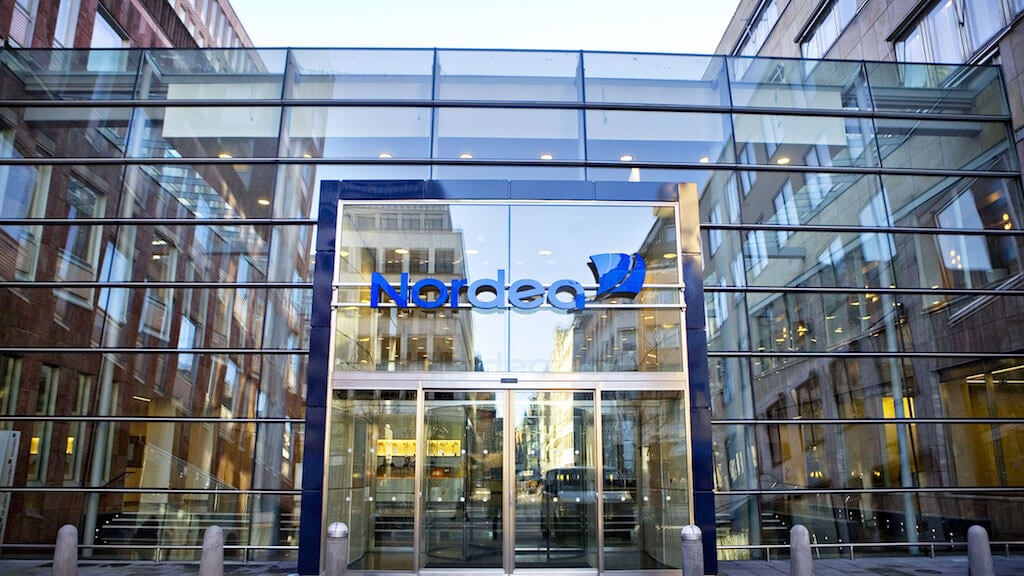 Шведский банк запретил сотрудникам вкладывать в Биткоин. Фото.