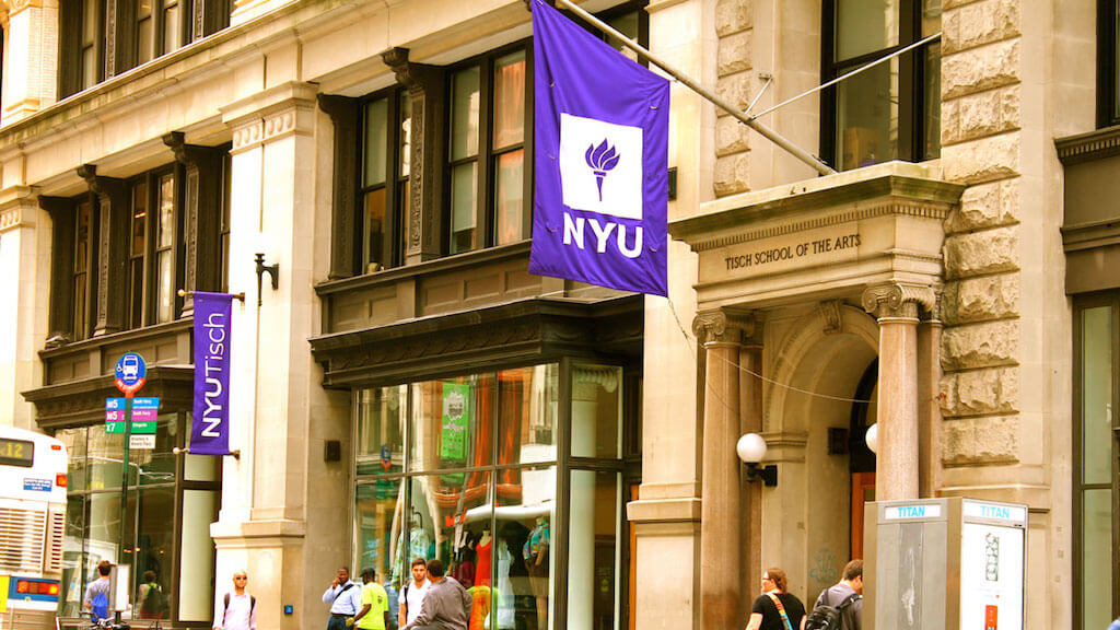 Студент Нью-Йоркского университета оплатил обучение прибылью с Биткоина. Фото.