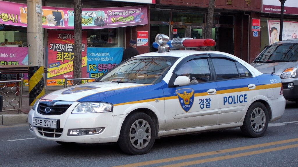 Рынок просел. Полиция Южной Кореи проводит обыски в офисе криптобиржи Upbit. Фото.
