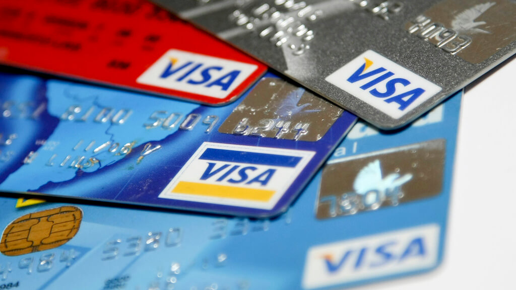 Visa и Mastercard подняли комиссии за покупку криптовалют через кредитные карты. Фото.