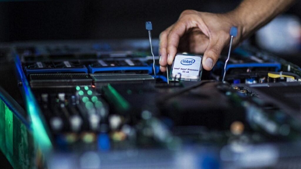 Intel разрабатывает аппаратный ускоритель для майнинга. Он поможет экономить до 35% энергии. Фото.