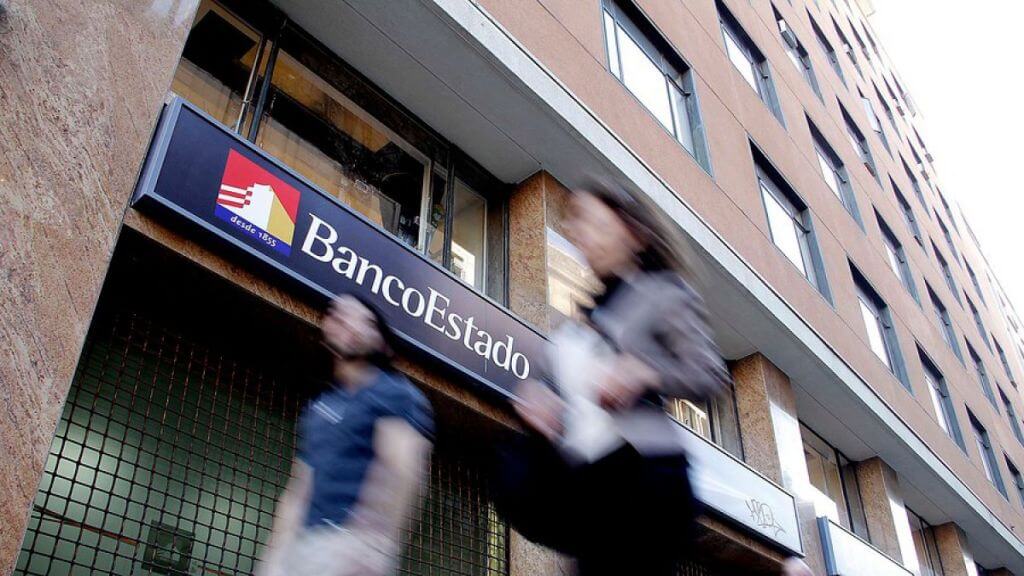 Чилийский банк заблокировал счета криптовалютных бирж. И прекратил поддержку цифровых денег. Фото.