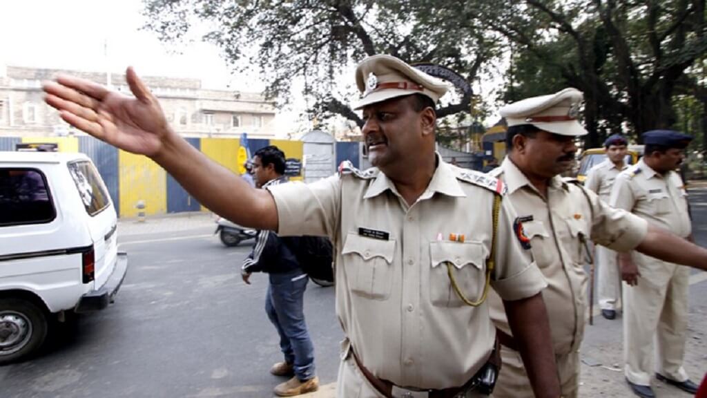 В Индии задержали полицейского. Его обвиняют в вымогательстве 1,8 миллиона долларов в биткоинах. Фото.
