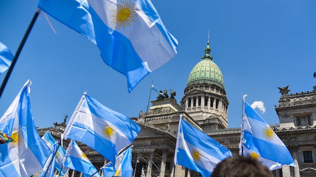 Аргентинский банк запустит трансграничные платежи через Биткоин. Фото.