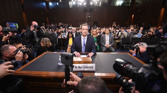 Facebook думает над созданием собственной криптовалюты. Бояться ли Биткоину? Фото.