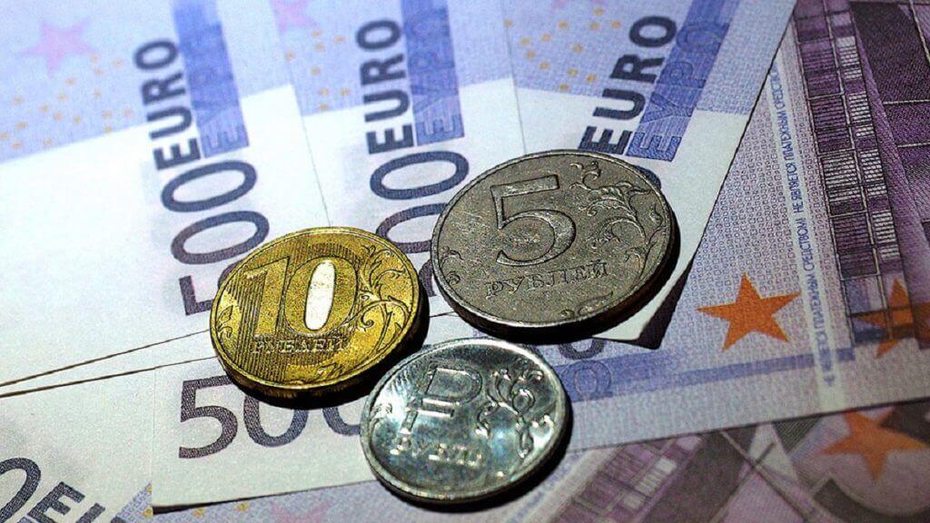 Евро приносит убытки, пока Биткоин остается на плаву. Курс Биткоина к евро будет расти. Фото.