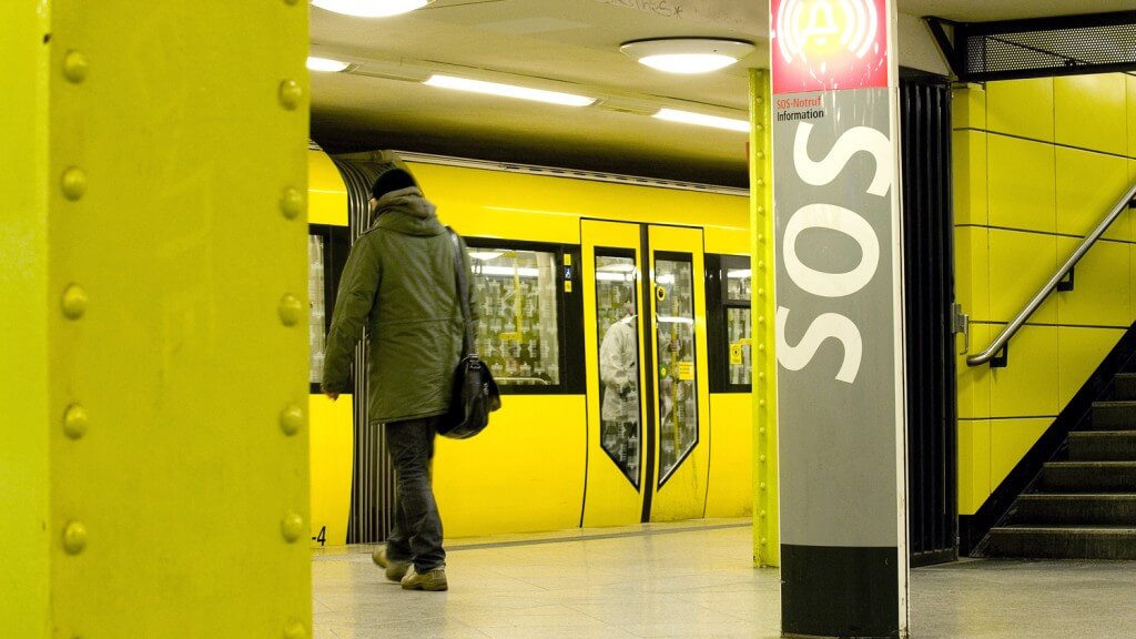 Зависть: метрополитен Праги получил десять новеньких криптоматов. Фото.