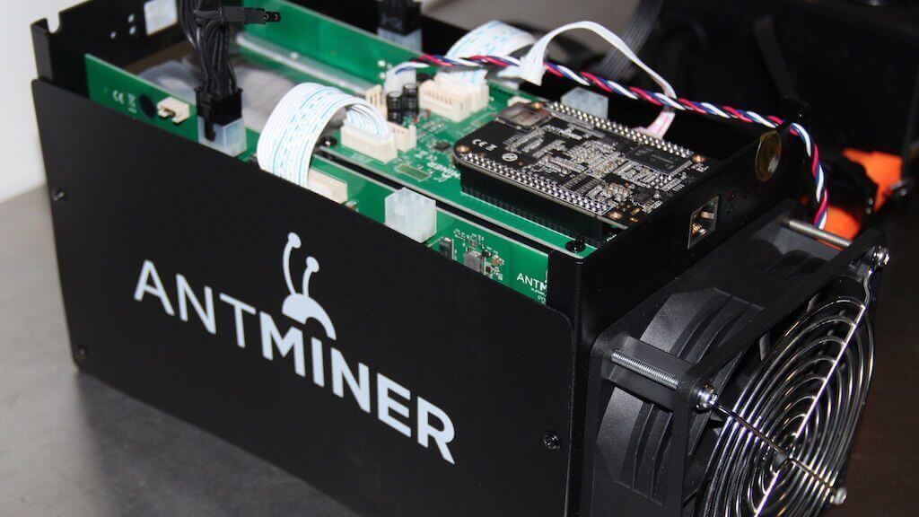 Bitmain анонсировала Antminer S15 и T15, но не раскрыла характеристики. Что происходит? Фото.