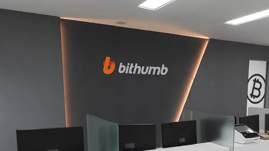 Могут ли посадить за криптовалюты. Логотип биржи Bithumb в офисе. Фото.
