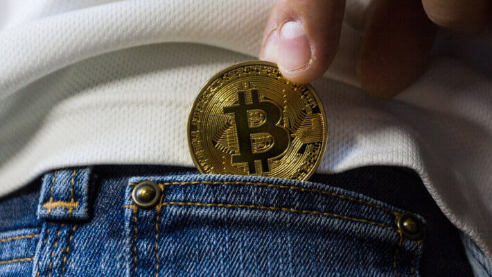 Генеральный директор Coinbase кайфует от низких цен на Биткоин. Фото.