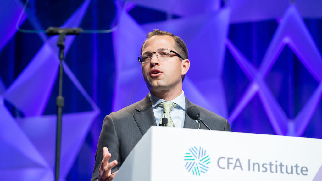 Крупнейший в мире институт профессиональных инвесторов CFA запустил курсы о криптовалюте. Фото.