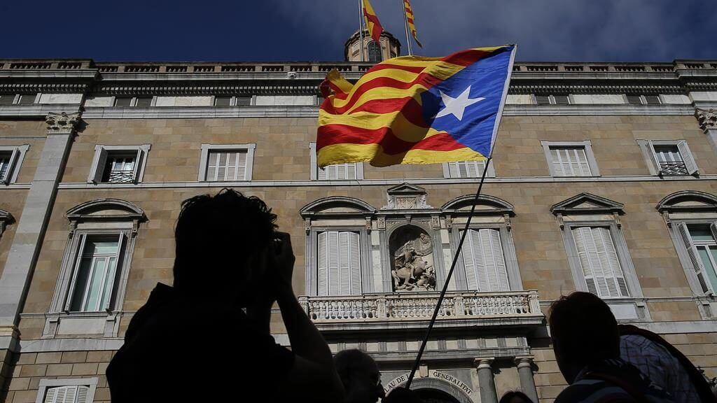 Правящая партия Испании поддерживает внедрение блокчейна в государственный аппарат. Фото.