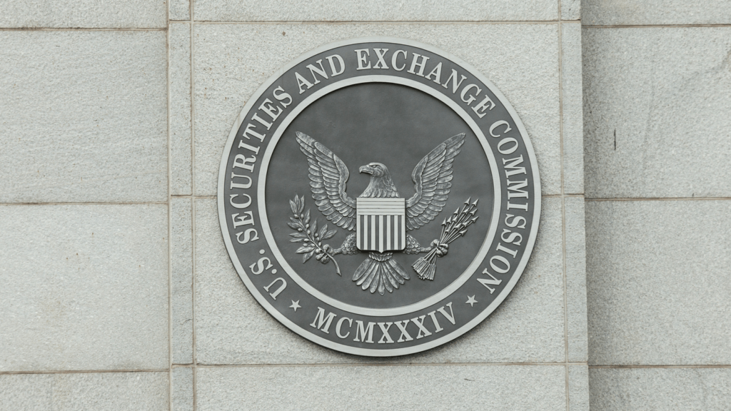 Почему упал Биткоин? SEC отклонил запрос на создание криптовалютного ETF от братьев Уинклвосс. Фото.