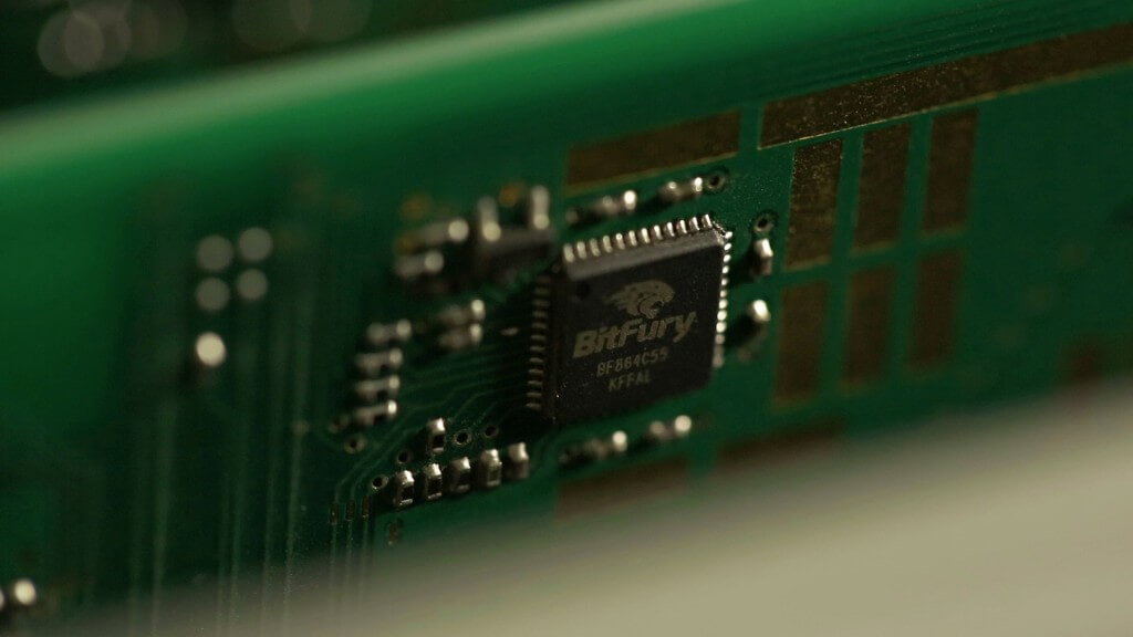 Bitfury выпустит новый чип для ASIC-майнинга. Характеристики и хешрейт модели. Чем могут похвастаться новые асики. Фото.