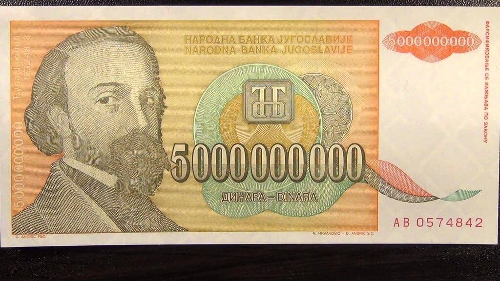 Крипте есть, к чему стремиться: 6 фиатных валют, которые не прожили и трёх месяцев. Югославский октябрьский динар. Фото.
