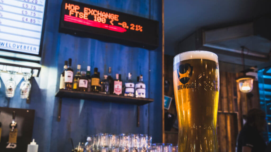 Пиво за биткоины: бар BrewDog в Лондоне демпингует оплату наличными. Фото.