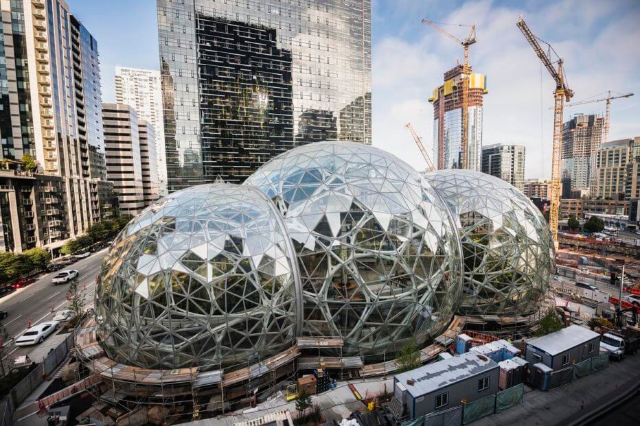 Как это было тогда? Компания Amazon не постеснялась даже офис себе построить в форме «пузыря». Источник: thestar.com. Фото.