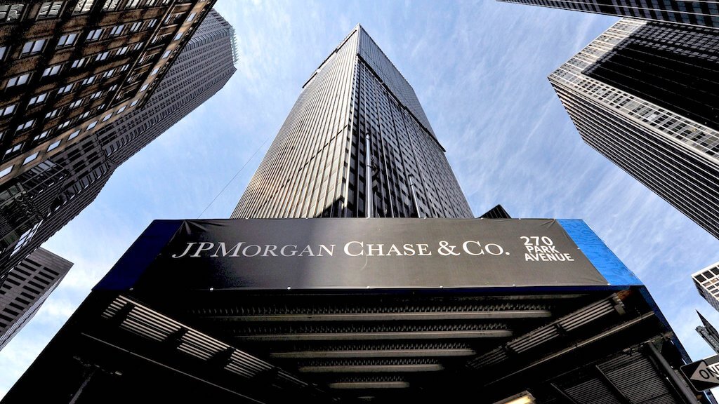 Аналитики банка JPMorgan обвинили сеть Эфириума в высокой централизации. Чем это грозит криптовалюте? Здание банка JPMorgan. Фото.