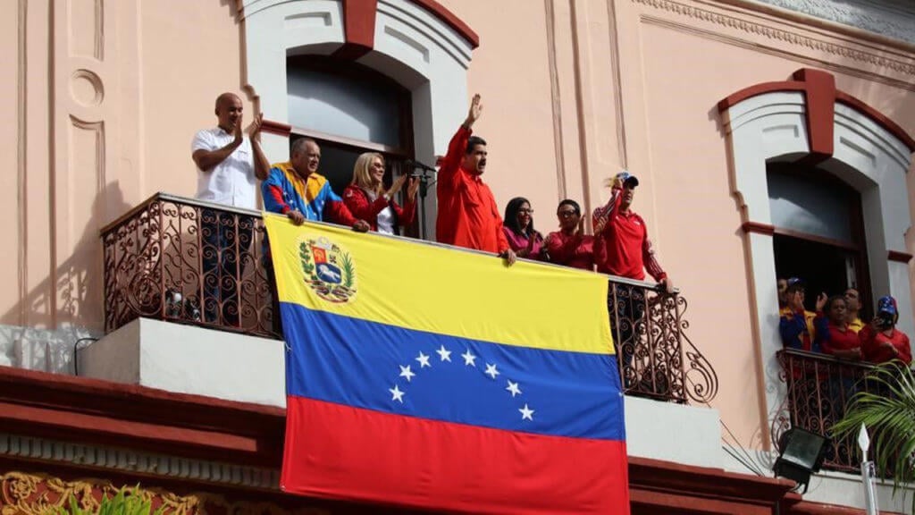 Давайте разберёмся: почему Биткоин не решит социально-экономический кризис в Венесуэле? Фото.