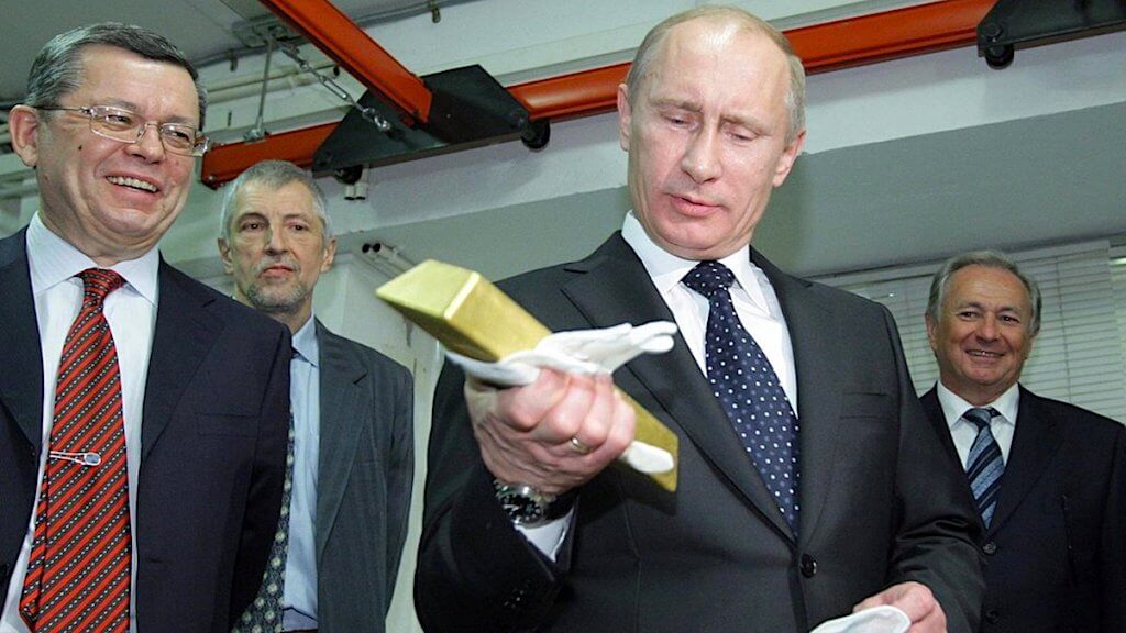 Сколько биткоинов нужно России, чтобы заменить ими золотовалютный резерв? Фото.