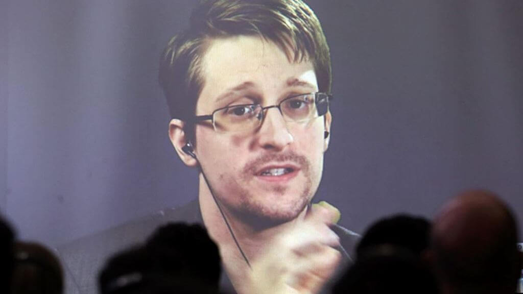 Эдвард Сноуден назвал главный недостаток Биткоина. Фото.