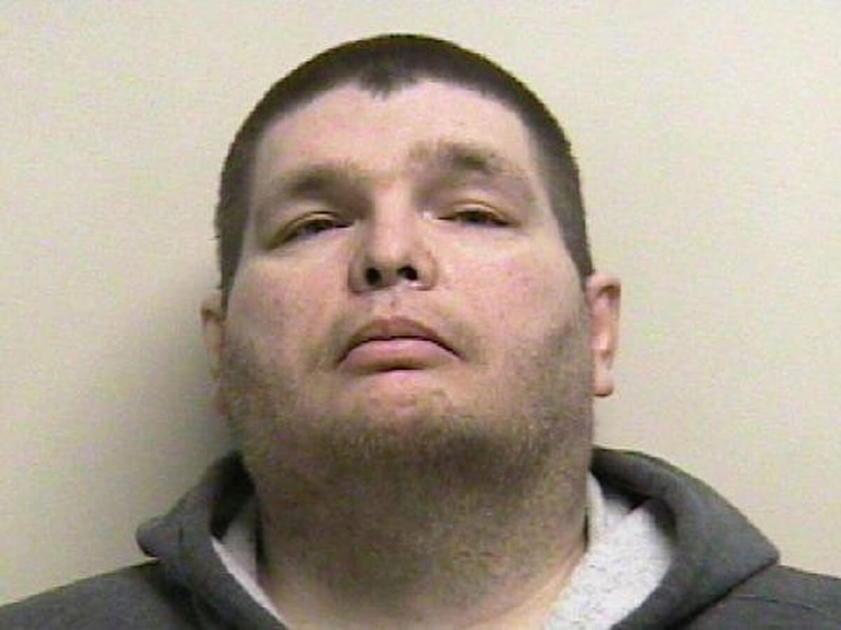 Кёртис Грин, 47-летний мормон, страдающий от хронических болей и знакомый с обезболивающими опиатами, начал модерировать форум на Silk Road, где клиенты обменивались мнениями на медицинские темы. Ульбрихт предложил ему должность менеджера по работе с клиентами. Ульбрихт знал настоящее имя Грина, но свою личность скрывал. Они общались исключительно через чат в Tor. В итоге Грин сыграет роль в великом разоблачении Ульбрихта. Источник: Baltimore Sun. Фото.