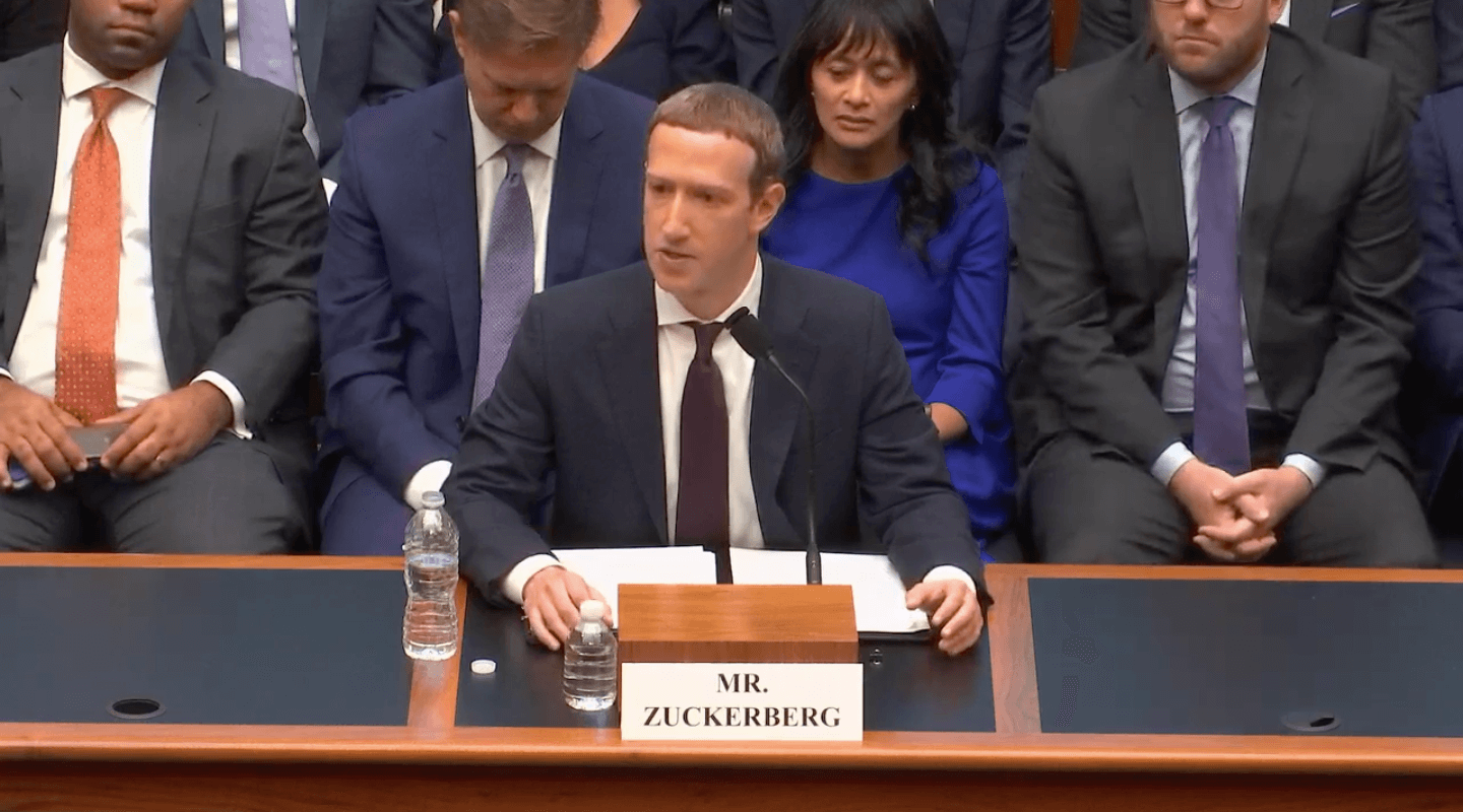 Социальная сеть на блокчейне. Марк Цукерберг на слушании в 23 октября 2019 года. Источник: видеотрансляция на YouTube. Фото.