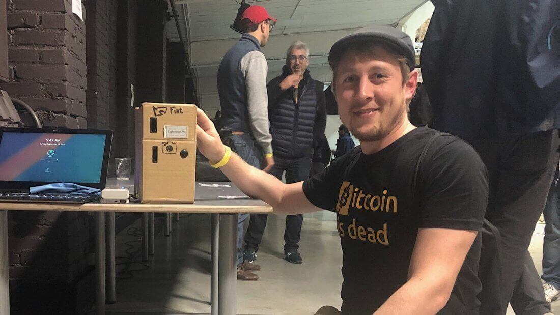 Криптоэнтузиаст самостоятельно создал Биткоин-банкомат и показал его на видео. Фото.