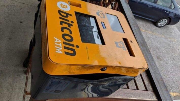 В Малайзии неизвестные за раз украли 85 криптовалютных банкоматов. Фото.