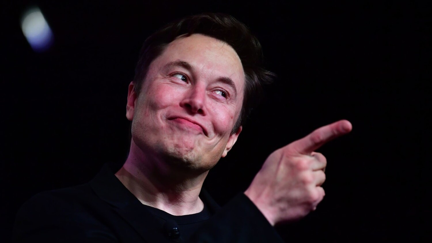 Tesla вложила 1.5 миллиарда долларов в Биткоин и стала вторым крупнейшим владельцем криптовалюты. Илон Маск. Фото.