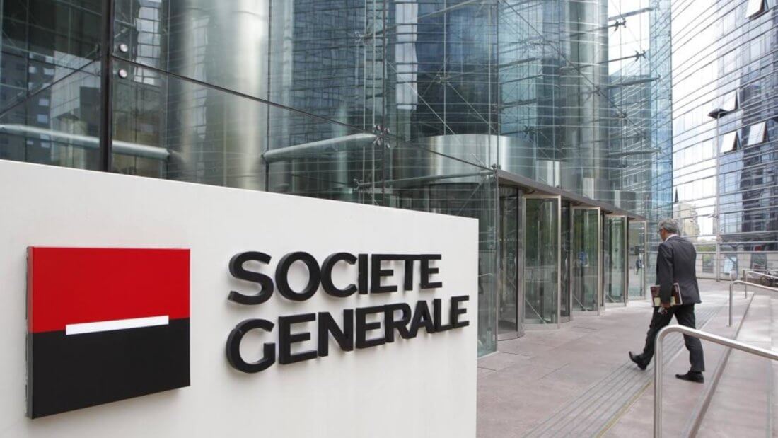 Французский банк заблокировал счета своего клиента за пост в Твиттере. Фото.