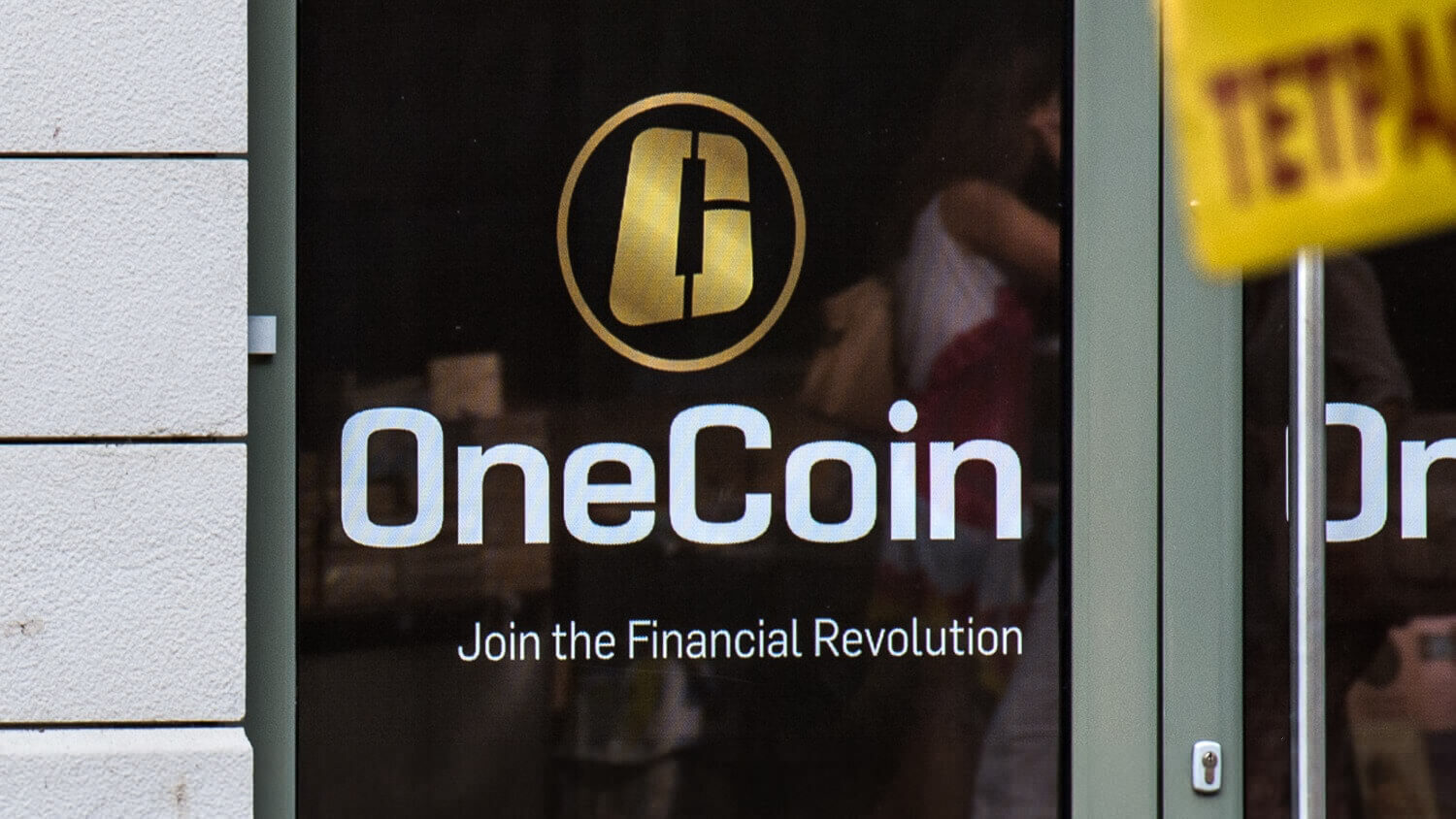 OneCoin продолжает жить. Источник: Bitcoinist. Фото.