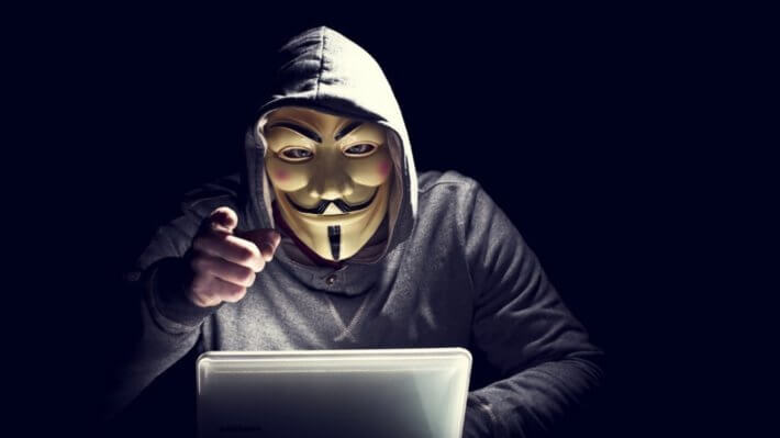 Хакер ноутбук маска