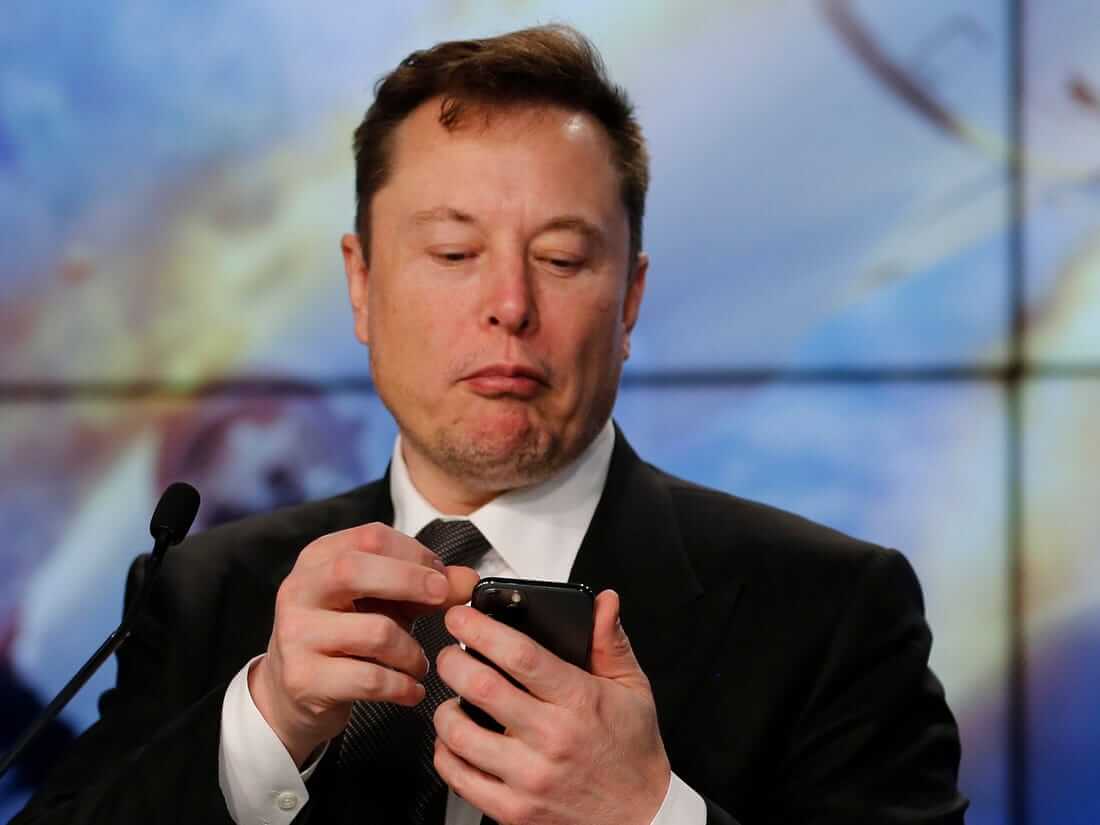 Tesla и биткоины. Илон Маск. Фото.