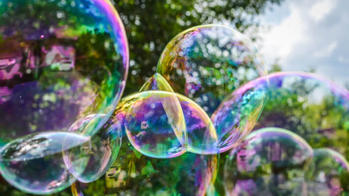 75 процентов профессиональных инвесторов видят в Биткоине пузырь. Почему? Фото.