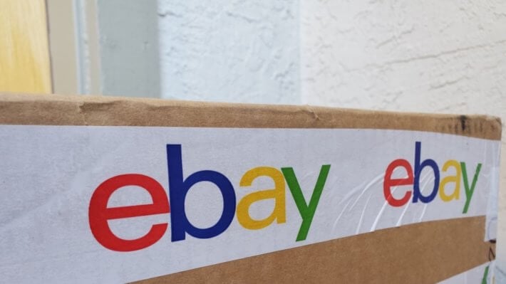 Платформа eBay планирует связаться с индустрией криптовалют и уникальных NFT-токенов. Фото.