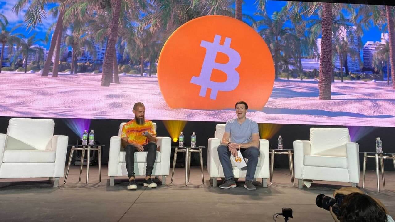 В какие криптовалюты инвестируют знаменитости. Джек Дорси на Биткоин-конференции в Майами. Фото.