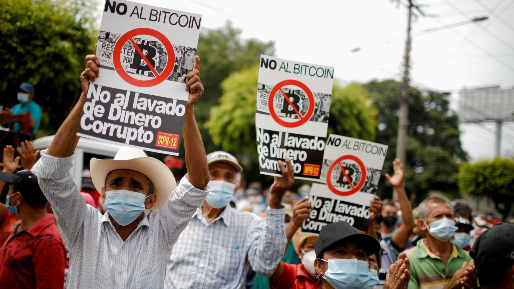 Что не так с Биткоином в Сальвадоре? Протесты против принятия Биткоина в Сальвадоре. Фото.