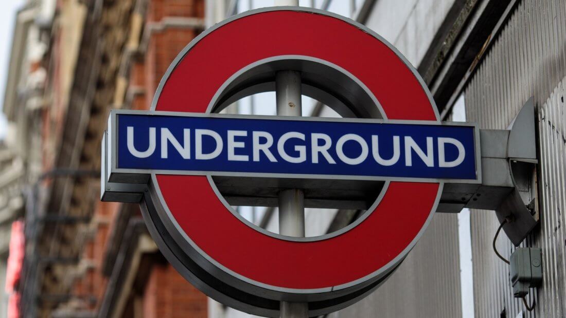 Реклама криптовалюты в метро Лондона стала причиной для расследования. В чём причина? Фото.