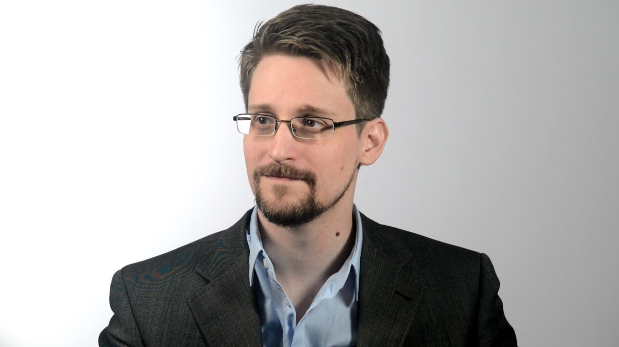 За что критикуют криптовалюты. Экс-сотрудник АНБ США Эдвард Сноуден. Фото.