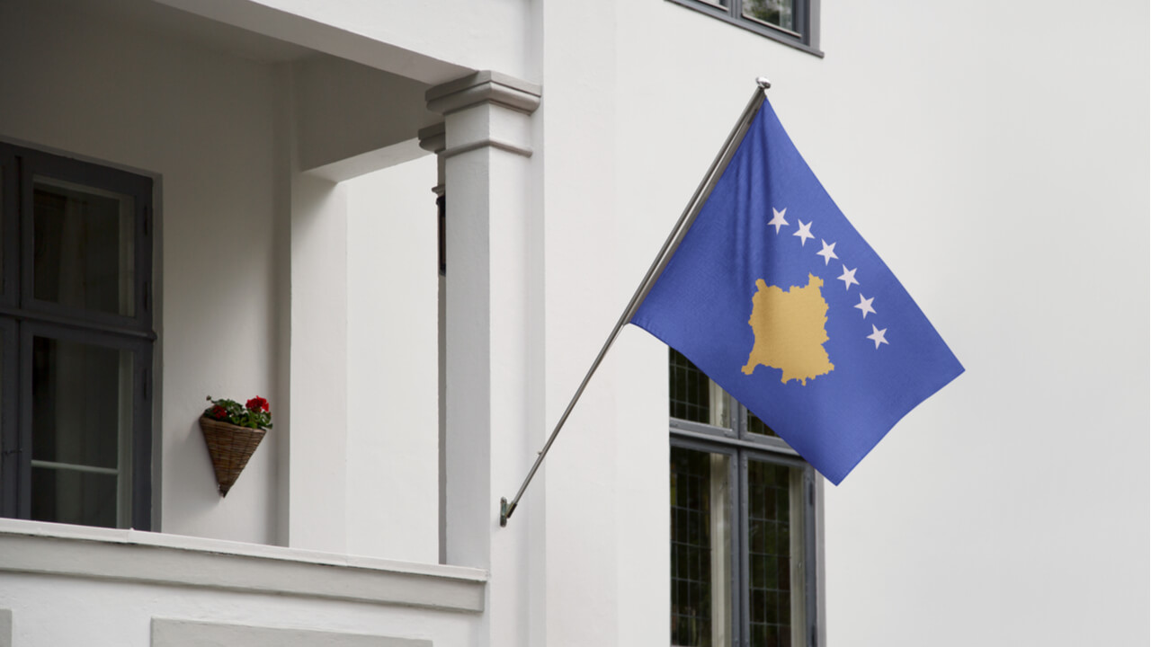 Где запрещён майнинг криптовалют. Флаг Косово. Фото.