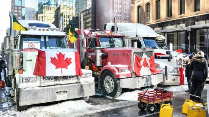 Канадский суд разрешил заморозку средств протестующих. Под санкции попали даже криптовалюты. Фото.