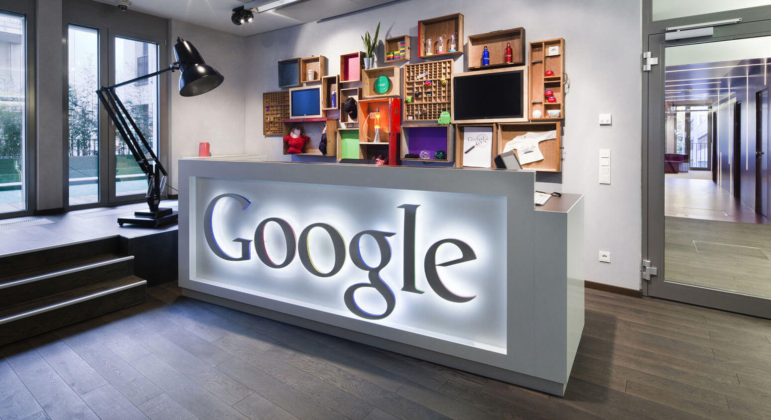 Как Google поддерживает криптовалюты. Офис компании Google. Фото.